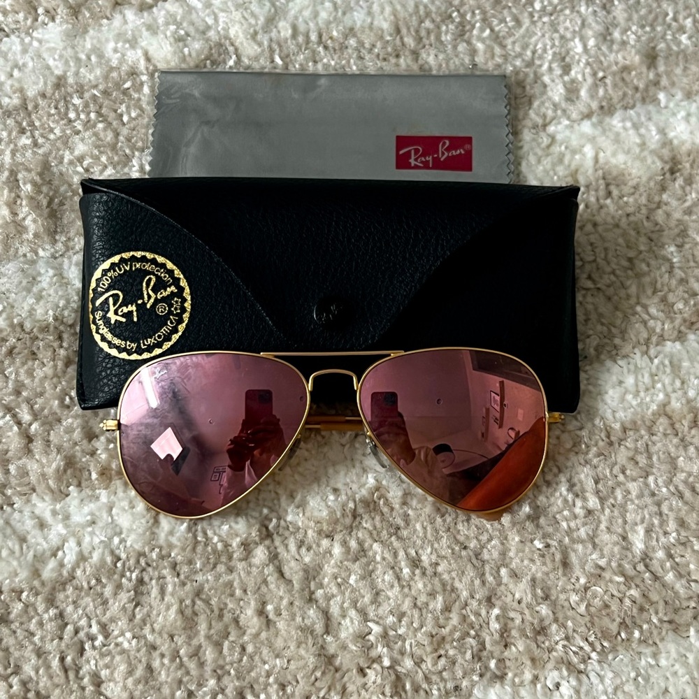 Mirrored Pink Ray-Ban Aviators
